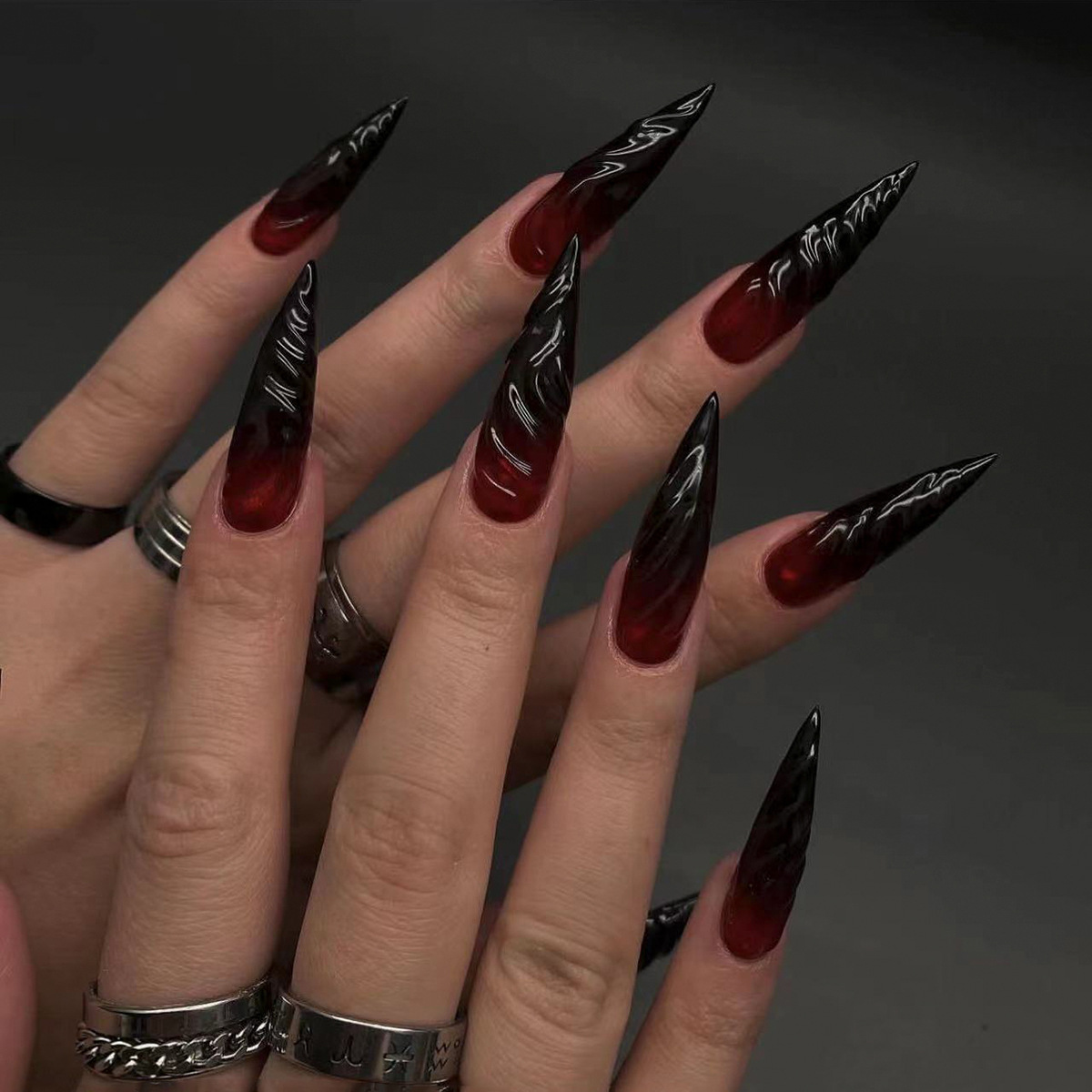 Nail Art Y2K - 24 قطعة أظافر صناعية لاصقة باللونين