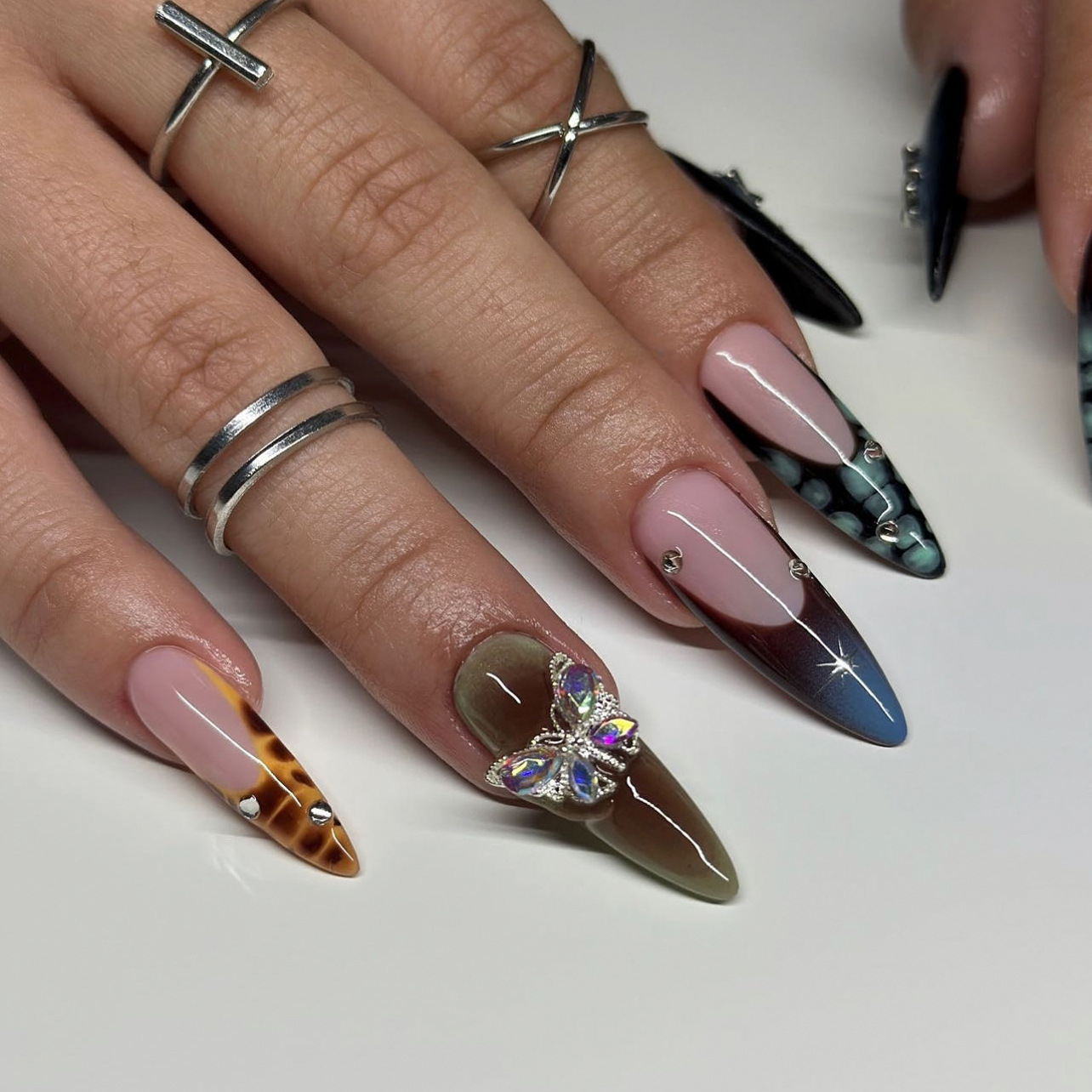 24 قطعة أظافر صناعية لاصقة بال - مراجعة Nail Art Y2K وسعره