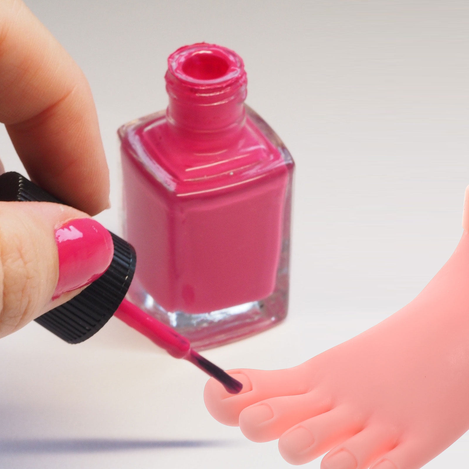 قطعتان من أداة تدريب الأظافر ا - مراجعة Nail Art Fake وسعره
