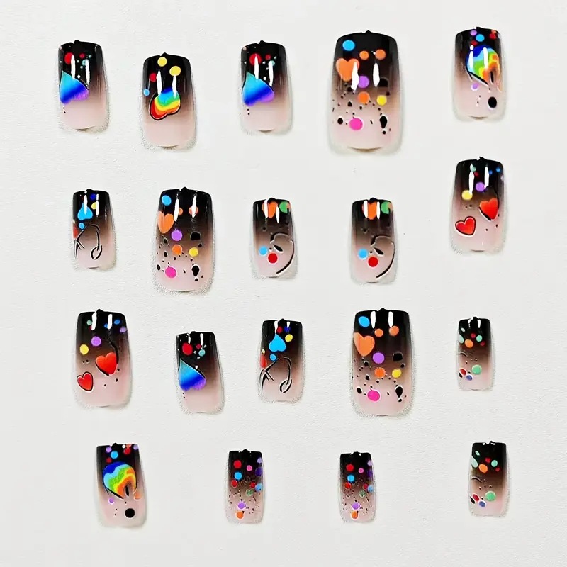 24 قطعة أظافر صناعية قصيرة مرب - مراجعة Nail Art Fake وسعره