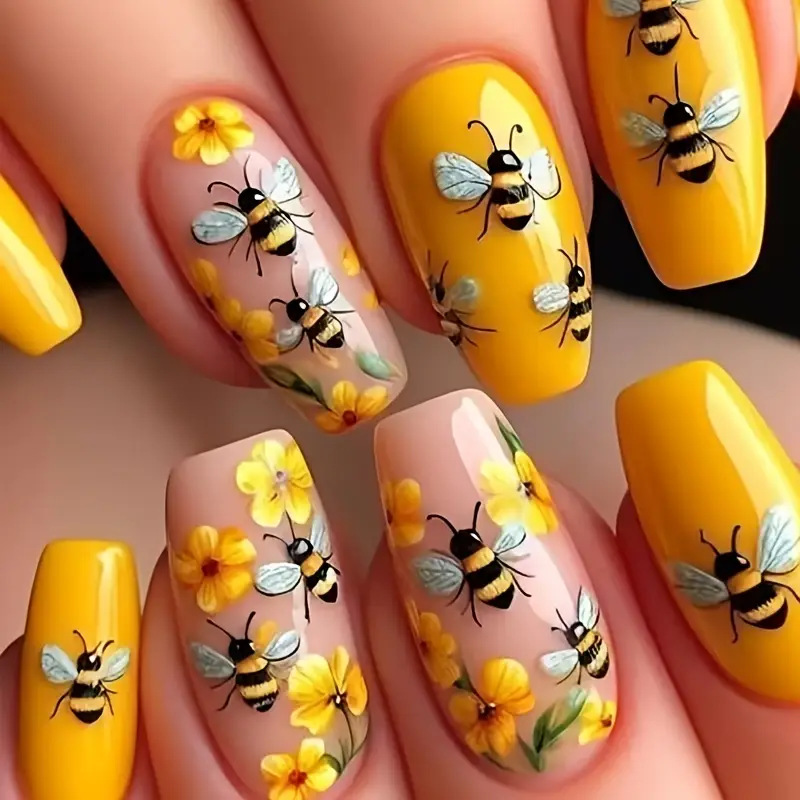 24 قطعة أظافر صناعية قصيرة مرب - مراجعة Nail Art Fake وسعره