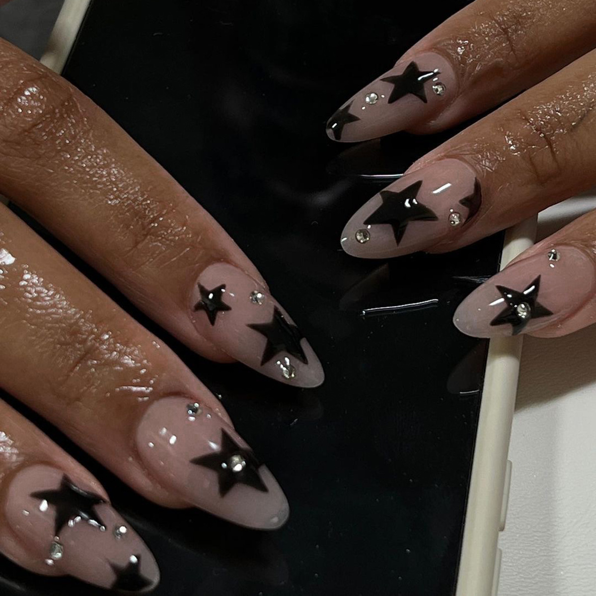 24 قطعة من الأظافر الاصطناعية  - مراجعة Nail Art Fake وسعره